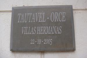 Placa conmemorativa del hermanamiento entre Orce y Tautavel