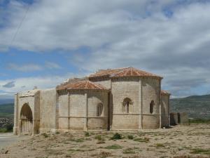 Ruinas de la iglesia románica de Santa María de la Varga