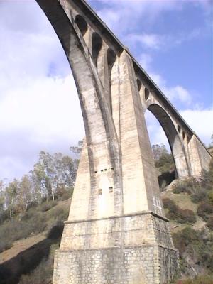 Vista del puente de las Tres Fuentes, en la línea Zafra-Huelva.