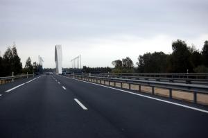 La Autopista A-49, a su paso por Gibraleón.