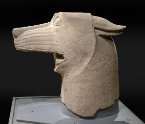 Escultura ibérica del Lobo del Pajarillo hallado en el yacimiento del cortijo del Pajarillo, siglo IV a.C., Museo Íbero de Jaén.
