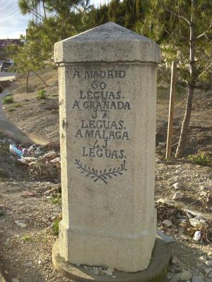 Antiguo hito que marca las distancias de Jaén a otras ciudades