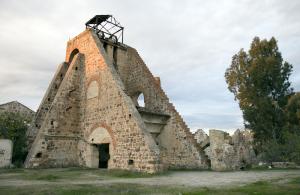 Ruinas del pozo San Vicente en la mina de San Miguel (Linares).