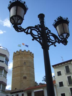 Torre Nueva del Castillo de Porcuna en perspectiva tomada frente a La Farola en La Carrera