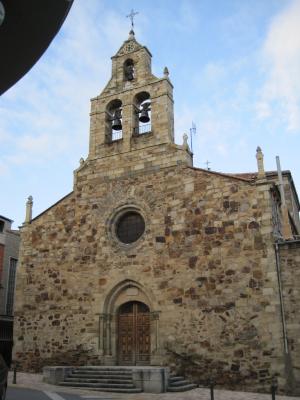 Durante el periodo medieval fueron construidos numerosos edificios religiosos. En la imagen, la antigua iglesia de San Julián