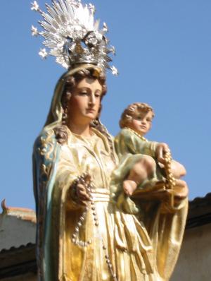 Talla de Nuestra Señora del Rosario (Procesión durante las fiestas patronales, octubre de 2002)