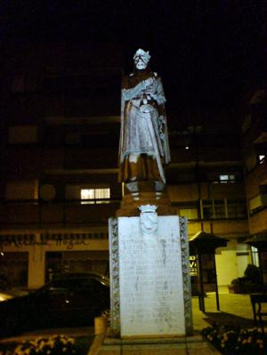 Monumento a Fernando I que conmemora la celebración del Concilio de Coyanza