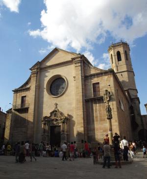 Santa María del Alba, en la plaza Mayor de Tárrega