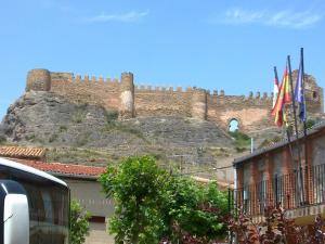 Castillo de Clavijo desde el centro del pueblo