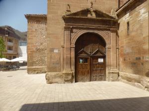Portada de la iglesia parroquial de la Santa Cruz (siglo XVII).