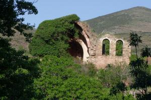 Ruinas de la ermita de Santa María.