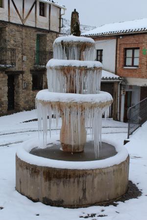 Fuente de la plaza en invierno.