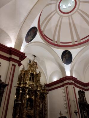 Parroquia de Santa María. Vista del crucero, la cúpula y el retablo mayor