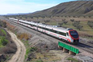 Tren de Cercanías a su paso por Ciempozuelos