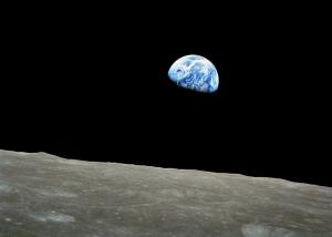Primera foto de la Tierra tomada por un ser humano desde la Luna, recibida en la Tierra por la Estación Apolo de Fresnedillas en 1968