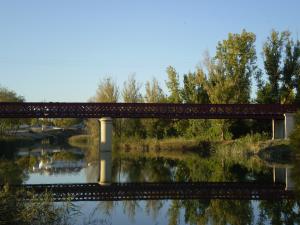 Puente de Fuentidueña, del siglo XIX, sobre el río Tajo.