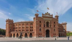 Plaza de Toros de las Ventas, inaugurada en 1931[nota 9]