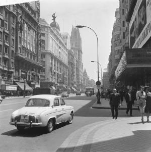 La Gran Vía en 1965, por entonces llamada avenida de José Antonio
