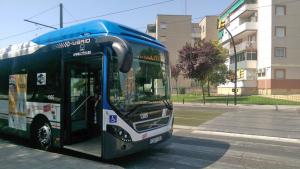 Autobús urbano circular de Parla con el nuevo decorado de 2018