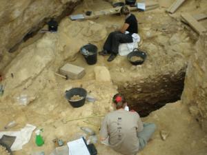 Labores de excavación en los yacimientos arqueológicos de Pinilla del Valle