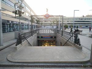 Estación de Metro de San Fernando en el centro del pueblo.