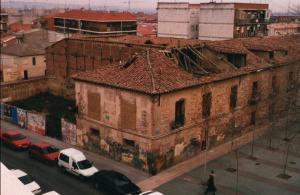 Casas de la Plaza de España en ruinas a finales de la década de 1990