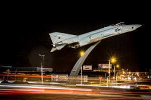Caza McDonnell Douglas F-4 expuesto en Torrejón de Ardoz