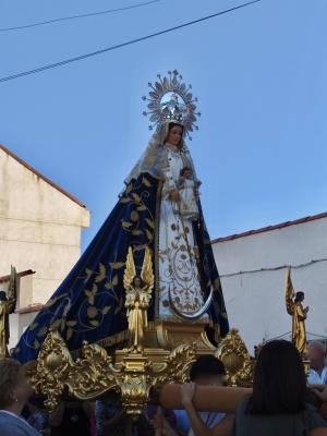 Imagen de la Virgen del Rosario, en la procesión de las fiestas patronales.