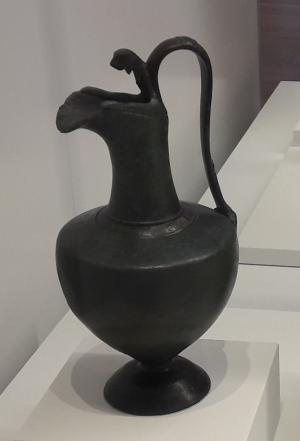 Jarro itálico de bronce del S.I de Lacipo, Museo de Málaga 