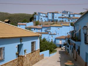 Casas azules, en alusión a los Pitufos.