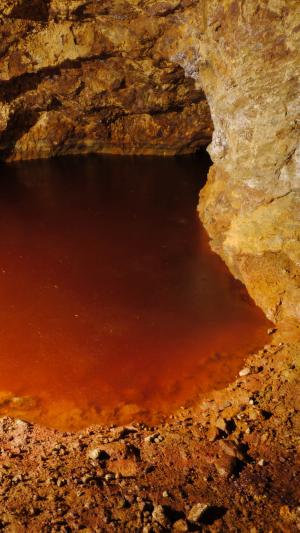 Lago ácido en el interior de la Mina Agrupa Vicenta 