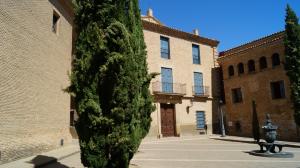 Plaza de los Fueros de Villafranca (Navarra). Fachadas del Palacio de Rodezno y de la casa consistorial (dorsal)