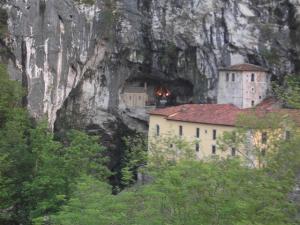 Santa Cueva de Covadonga.