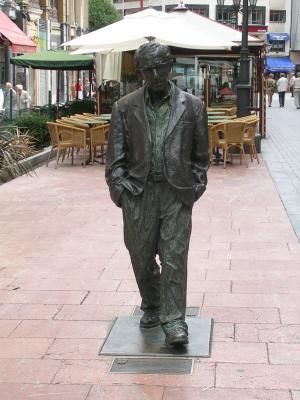 Estatua de Woody Allen a tamaño real