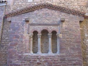 Testero de la iglesia de San Tirso, también construida por Alfonso II