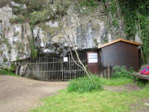 Entrada a la Cueva del Pindal.