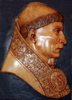 Felipe Bigarny, retrato en busto del cardenal Cisneros. Relieve en alabastro policromado, Universidad Complutense de Madrid.