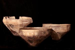 Vasos cerámicos del yacimiento de Pico Castro (Bronce Final -1200 a. C.). Actualmente en el Museo Arqueológico de Palencia.