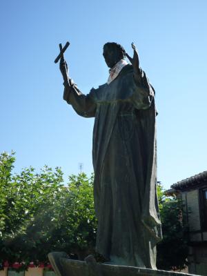 Estatua de san Pedro González Telmo en Frómista