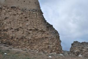 Restos de la mampostería que recubría muros y torres del castillo de Palenzuela.
