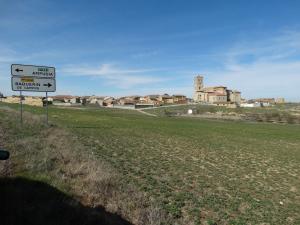 Vista de Torremormojón desde la carretera de Palencia