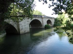 Puente sobre el río Carrión.