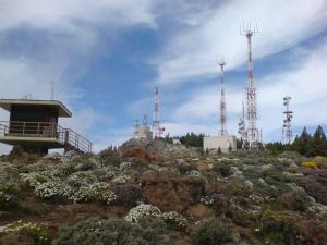 Estaciones radioeléctricas en Pico de la Gorra (1.930 msnm), junto al Pozo de las Nieves.