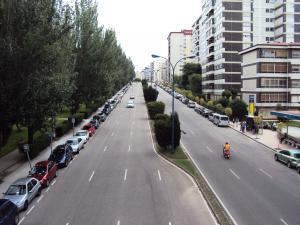 La avenida de Castelao es la arteria central del barrio de Coya 