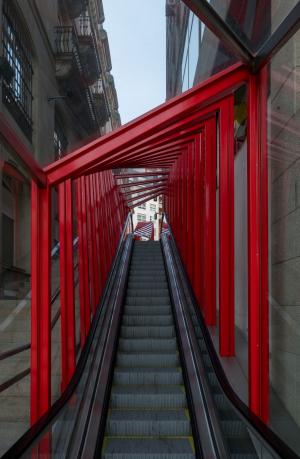 Escaleras mecánicas en la calle Segunda República 