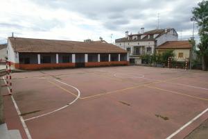 Antiguas escuelas y zona deportiva