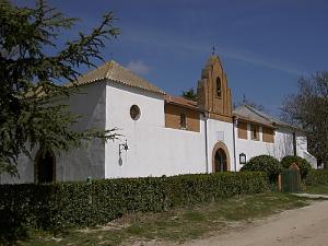 Fachada de la ermita de Nuestra Señora del Hinojal.