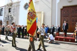 Parada militar ante el representante del Rey durante las Fiestas de la Virgen el 15 de agosto delante de la basílica.