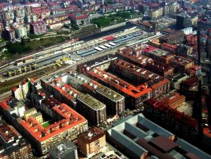 Vista aérea de las estaciones de ferrocarriles de Santander 