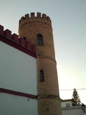 Torre de la antigua hacienda del marqués de Villavelviestre.